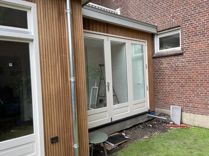 Uitbouw, lichtstraat en gevelbekleding in Utrecht